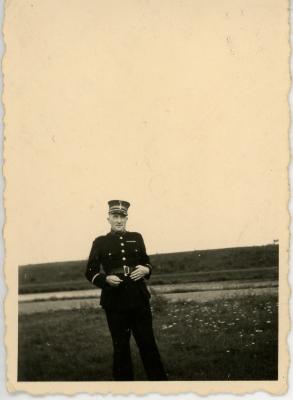 Wachtmeester Maurice Erbo aan kanaal Gent-Terneuzen