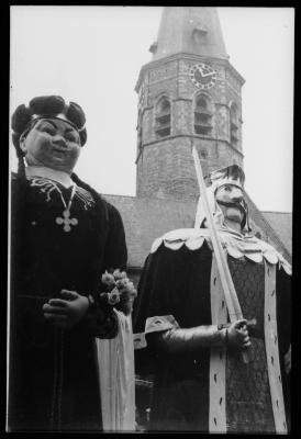 Inhuldiging van de nieuwe reuzen in Assenede, 1937