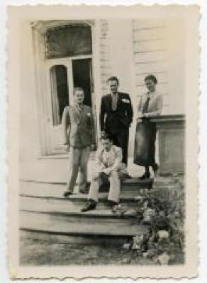 Jossine de Crombrugghe de Looringhe met haar broers