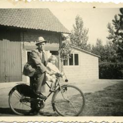 Op de fiets, Ertvelde, ca. 1960