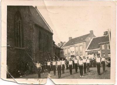 Optreden van de gymnasten van de socialistische vereniging van Zelzate in Assenede, 1930