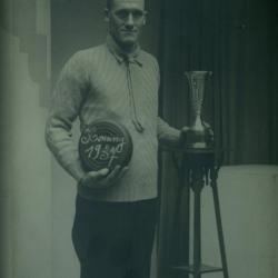 Kampioen krulbol, Theofiel Ridel, 1937