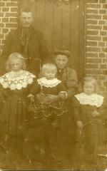 Gezin Henri Van De Veire uit Bassevelde, ca. 1910