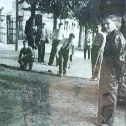 Straatbolling onder de linden, Ertvelde, ca. 1960