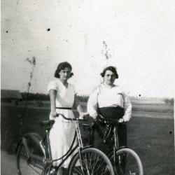 Angèle Willaert op fietstocht door het Meetjesland