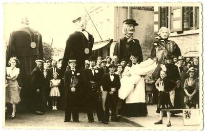 Reuzen op de markt in eeklo