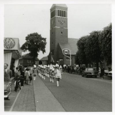 Het majorettencorps van Ertvelde, 1971