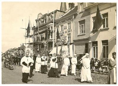 Processie O.L.V. Ten Doorn, Eeklo, ca. 1930