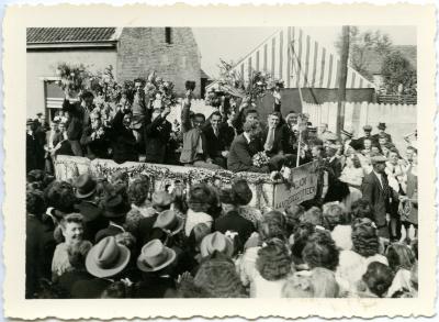 Wagen gedeporteerden Vredesstoet Beke, 1945