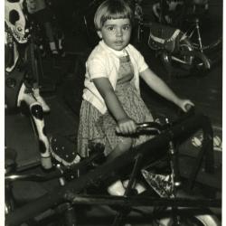 Op de kindermolen op Ertvelde kermis, 1960