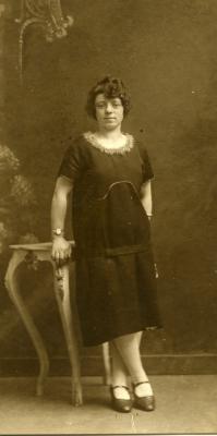 Studioportret Clarisse Wulgaert, Wippelgem ca. 1930