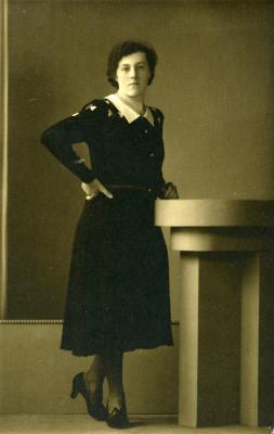 Studioportret van Gabriella Van Heesvelde, Ertvelde