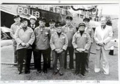 De bemanning van het Boekhouts vissersmonument BOU 8 in 1976