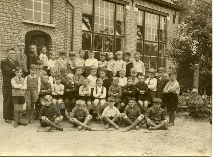 Erfgoedbank Meetjesland Foto Of Dia Klasfoto Van 1e En 2e erfgoedbank-meetjesland-foto-of-dia-klasfoto-van-1e-en-2e