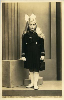 Andrea Van De Veire, Eerste Communie