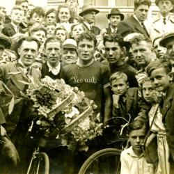 Stap 3 - Aanleg buitenbolbaan: aanbrengen van de denders