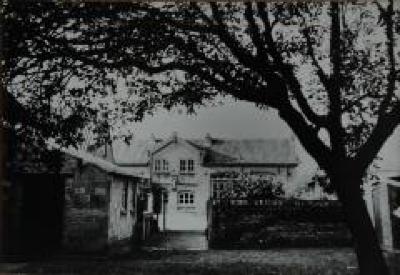 Oude meisjesschool "Heilig Hart" in Boekhoute