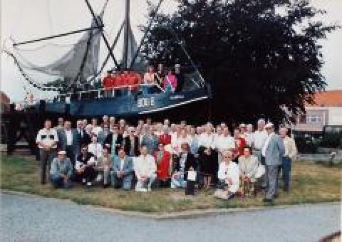150ste bus met toeristen op bezoek in Boekhoute, 1990
