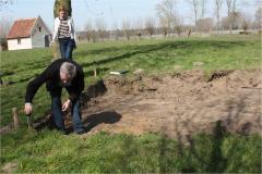 Stap 1 - Aanleg buitenbolbaan: uitmeten van het speelvlak