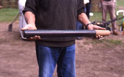 Stap 5 - Aanleg buitenbolbaan: de zandlaag en de staken aanbrengen 