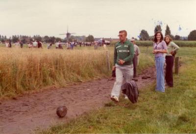 Aanleg buitenkrulbolbanen in het veld