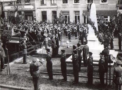 Inhuldiging monument Tweede Gidsen, Zelzate, 1955