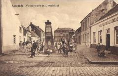 Porstkaart van de Varkensmarkt (Diederikplein), Assenede, 1938