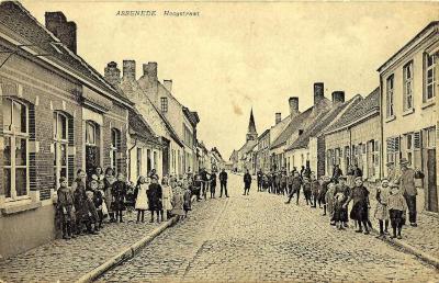 Postkaart van de Hoogstraat in Assenede, vóór 1910