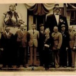 Asseneedse reuzen Mon en Mantje