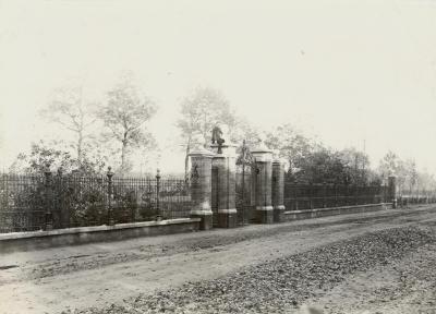 De toegangspoort van het domein van de familie Enke, Eeklo