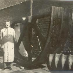 Hoofdpoulie van haarsnijderij Enke, ca. 1948