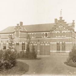 Het koetshuis bij Villa Oaklands in Eeklo, mei 1898