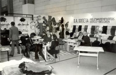 Fabriek Sogeta uit Eeklo op de textielbeurs, ca. 1975