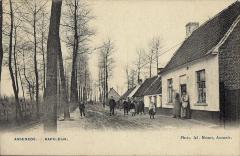 Postkaart van de Kapeldijk in Assenede, omstreeks 1907