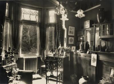 De bibliotheek van Villa Pinehurst in Eeklo,  jaren 1920