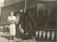 Hoofdpoulie van haarsnijderij Enke, ca. 1948
