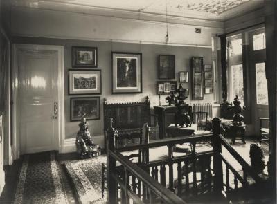 De overloop van Villa Pinehurst in Eeklo, jaren 1920