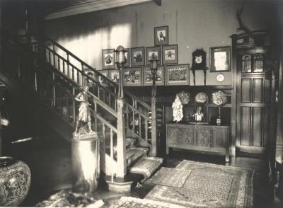 Inkomhal van Villa Pinehurst in Eeklo, jaren 1920