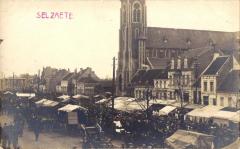 Fotokaart van de markt in Zelzate, 1919