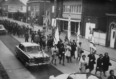 Optocht Middenstandsvrouwen Knesselare 