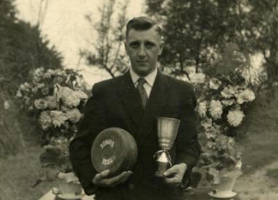 Koning krulbol, Tack Robert, 1956