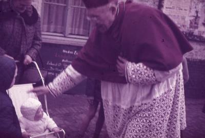 Bezoek van een bisschop ter gelegenheid van een Heilige Vorming