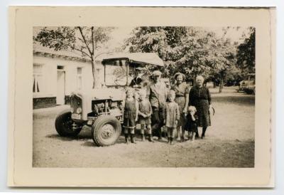 Poseren bij de tractor