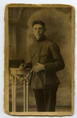 Amedee Schelstraete voor zijn legerdienst, Knesselare