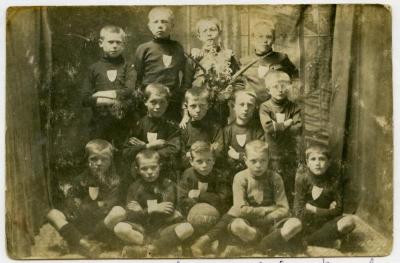 Jonge voetballers, Knesselare, ca. 1910