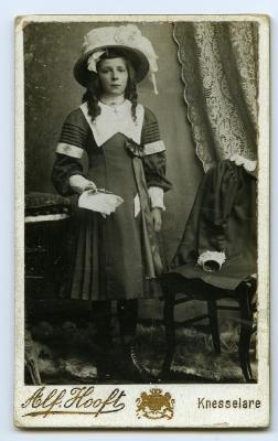 Plechtige Communieportret Alice Hooft, Knesselare, ca. 1910