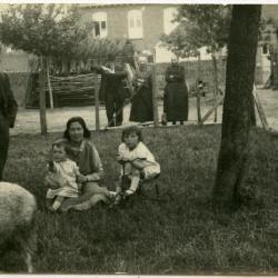 Familieportret op 't hof, Knesselare, ca. 1932