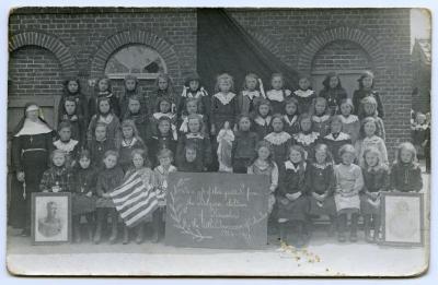 Klasfoto meisjesschool, ca.1919, Knesselare