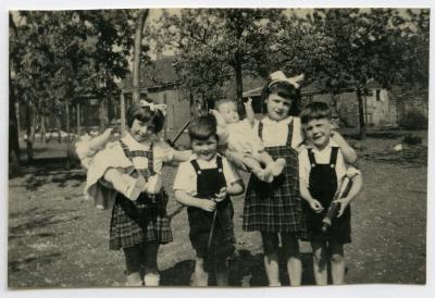 Kinderen met speelgoed, Knesselare