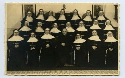 Groepsportret van de Zusters Franciscanessen, Knesselare